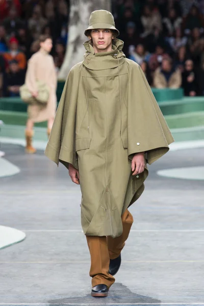 Look 3